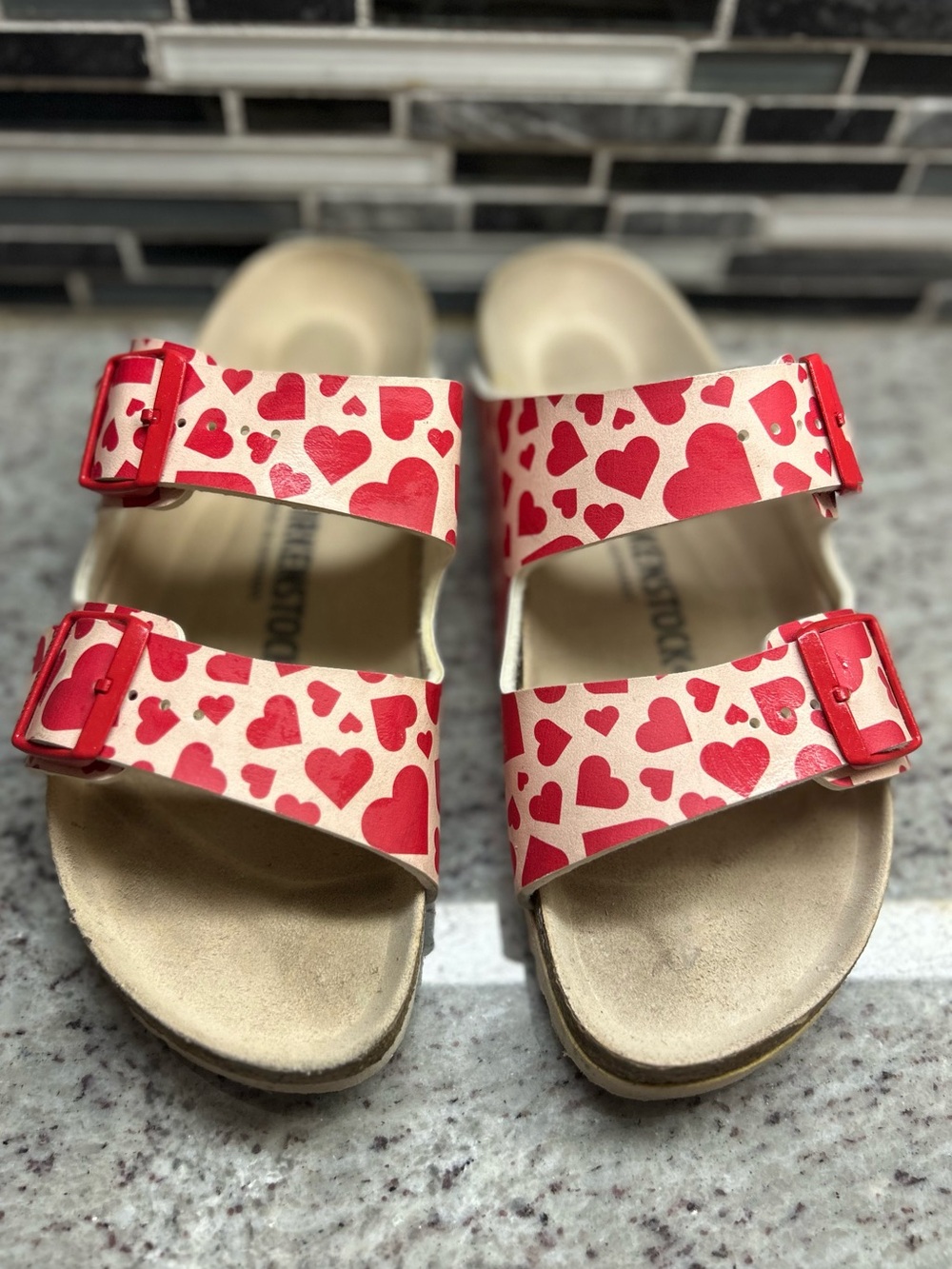 Birkenstock Arizona Women’s Cream Sandals with Red Heart Print size 8(39) - Picture 3 of 7